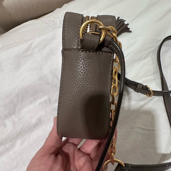 Tory Burch McGraw Camera Bag Silver Maple Crossbody Bag with Gold Hardware - Picture 4 of 9